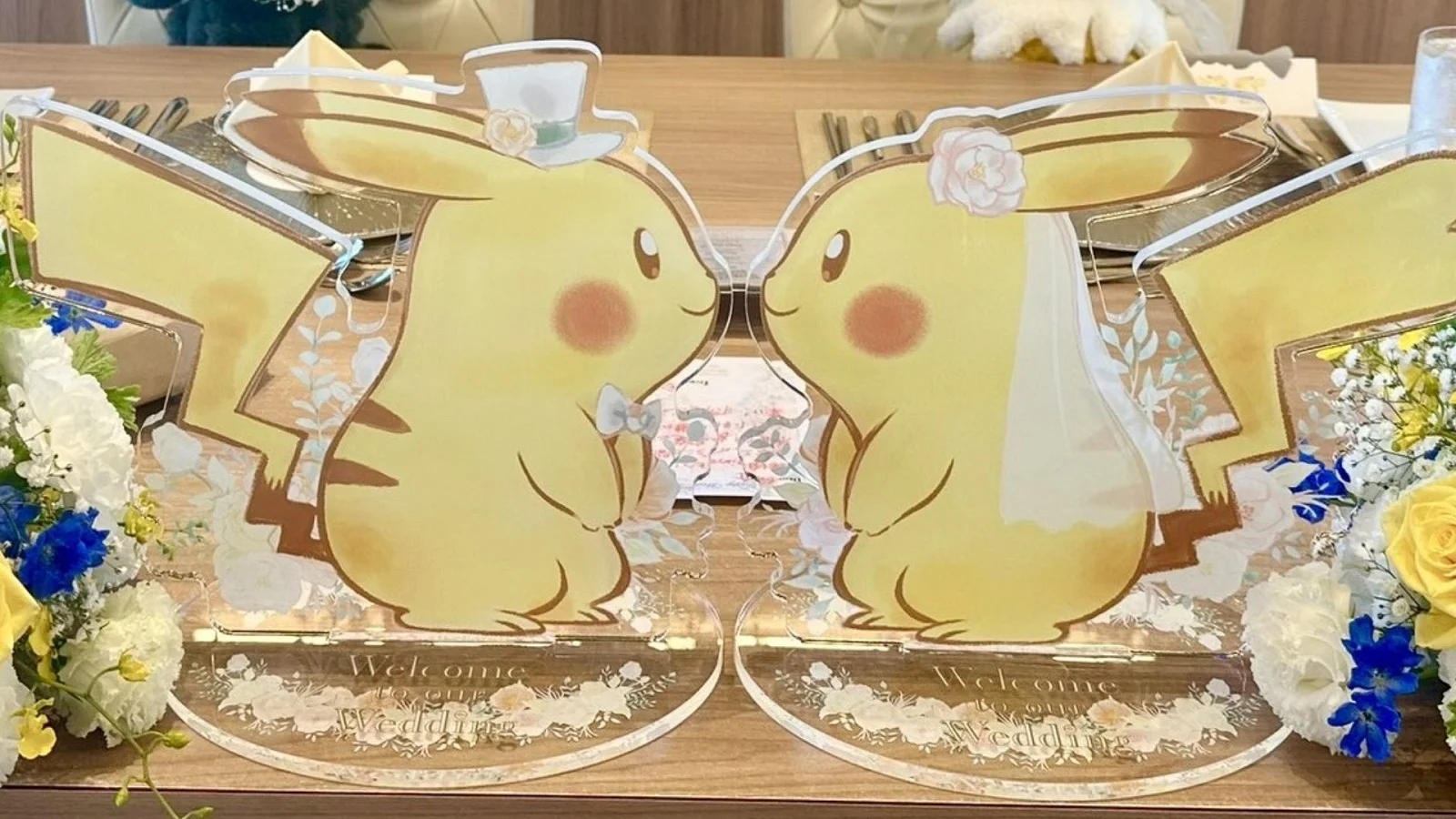 Un couple japonais se marie en Pokémon : Pikachu en témoin, gâteau Red & Green en pièce montée