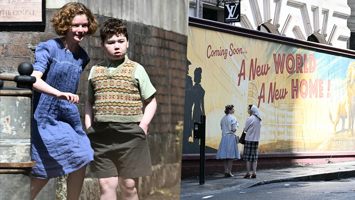 Premières set photos de Narnia : The Magician's Nephew avec les jeunes acteurs jouant Polly Plummer et Digory Kirke, devant un panneau d'époque "A New World, A New Home" (août 2025, tournage Londres)