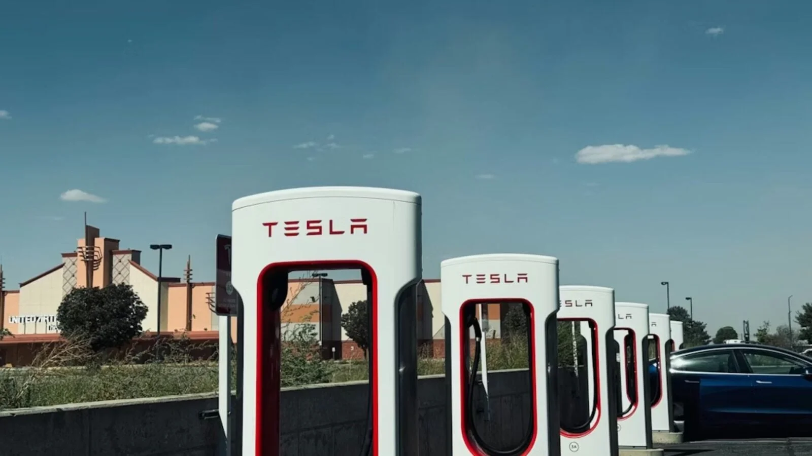 Superchargeurs Tesla : la vraie hausse, jusqu'à 74 centimes le kilowattheure