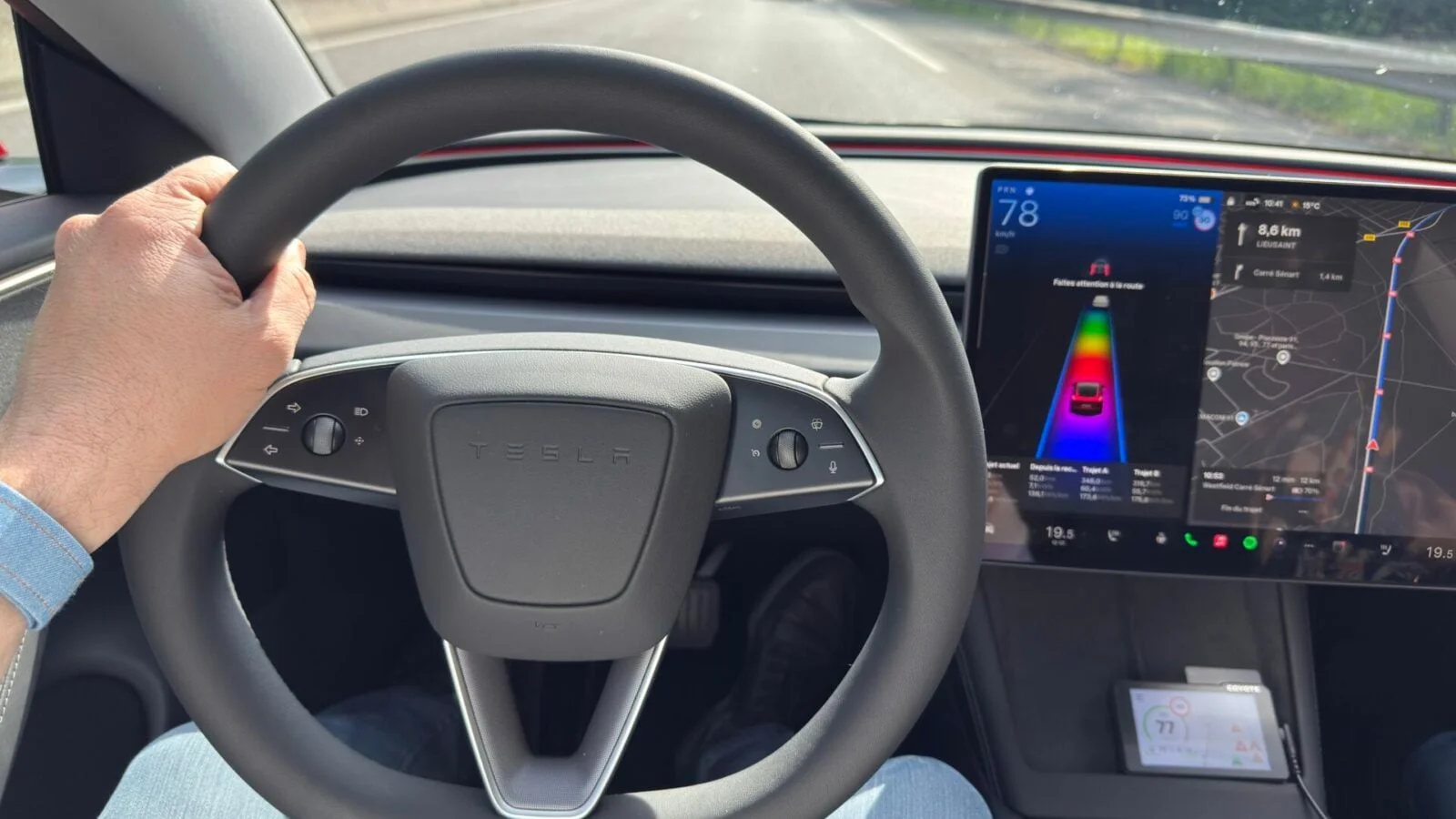 Tesla supprime l'Autopilot en achat unique en France : place à l'abonnement FSD à 99 € par mois