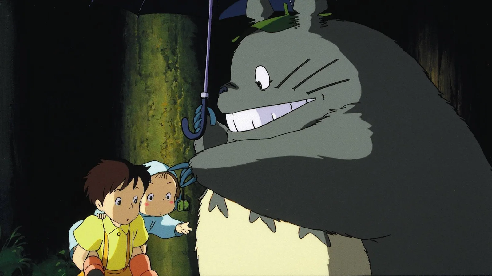 Image de Mon voisin Totoro avec Mei, Satsuki et Totoro sous le parapluie, scène reproduite en diorama dans la Panorama Box