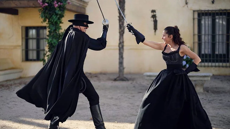 Jean Dujardin enfile le masque de Zorro : la série débarque enfin en Amérique du Nord