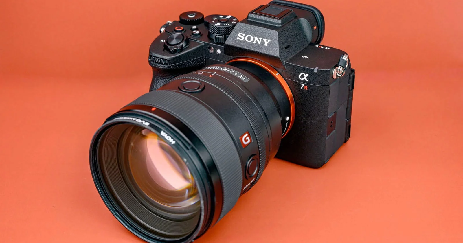 Sony A7R VI : capteur stacked 66,8 MP, 8K sans crop, mais à 4 500 $
