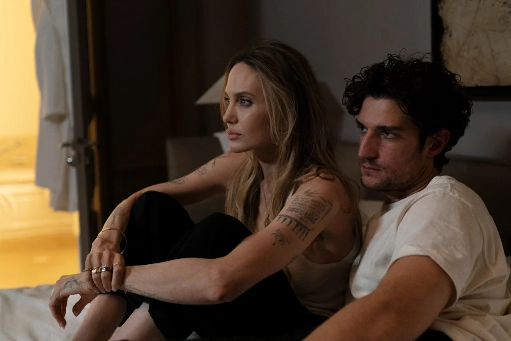 Couture : Angelina Jolie plonge dans la Fashion Week parisienne d'Alice Winocour