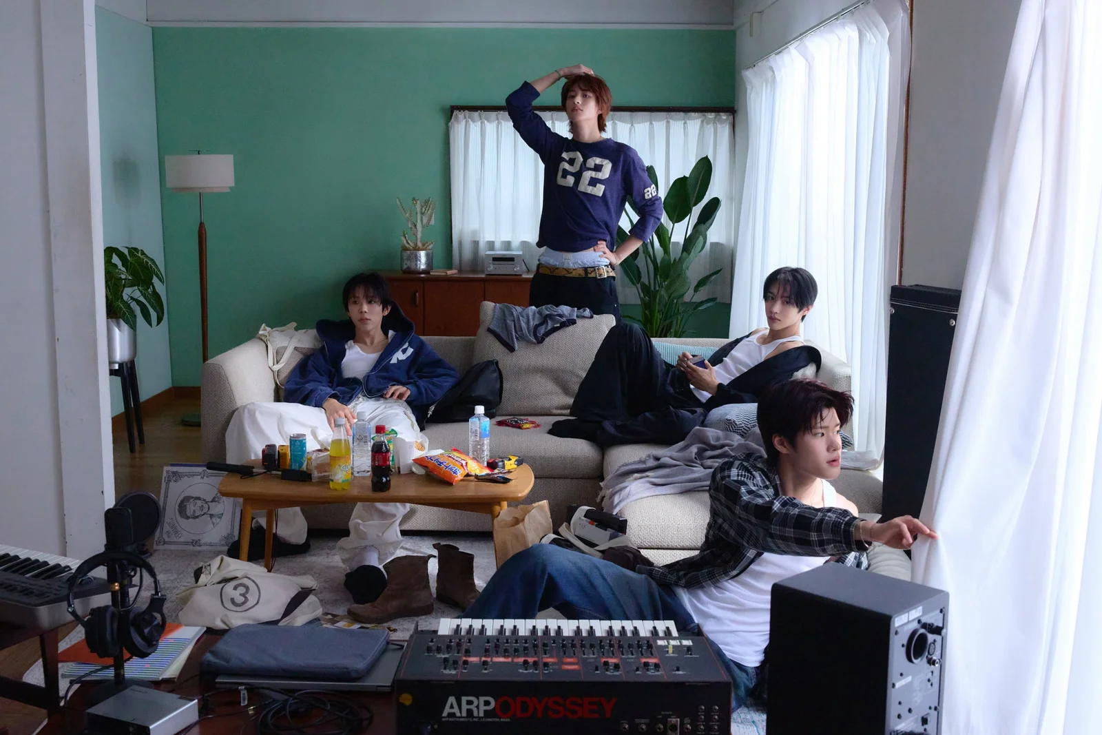 Les six membres de RIIZE dans les photos concept de l'album « II ».
