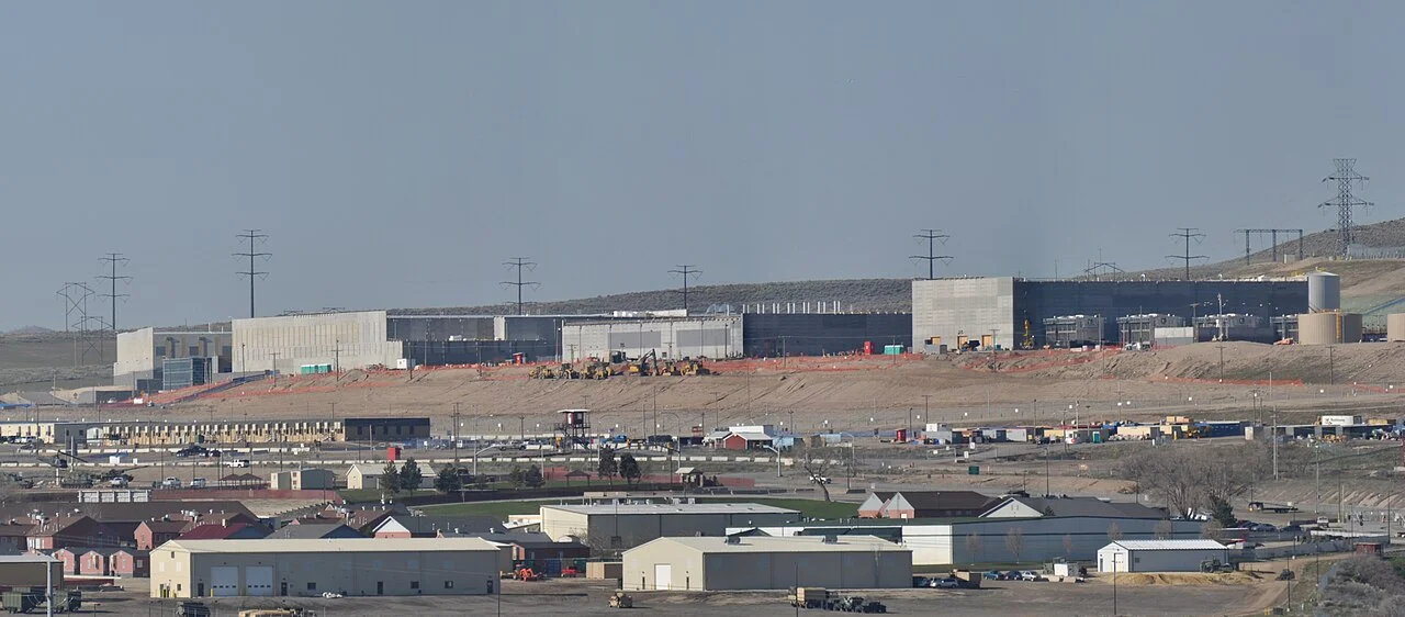 Un centre de données, l'infrastructure invisible derrière la course aux modèles d'IA.