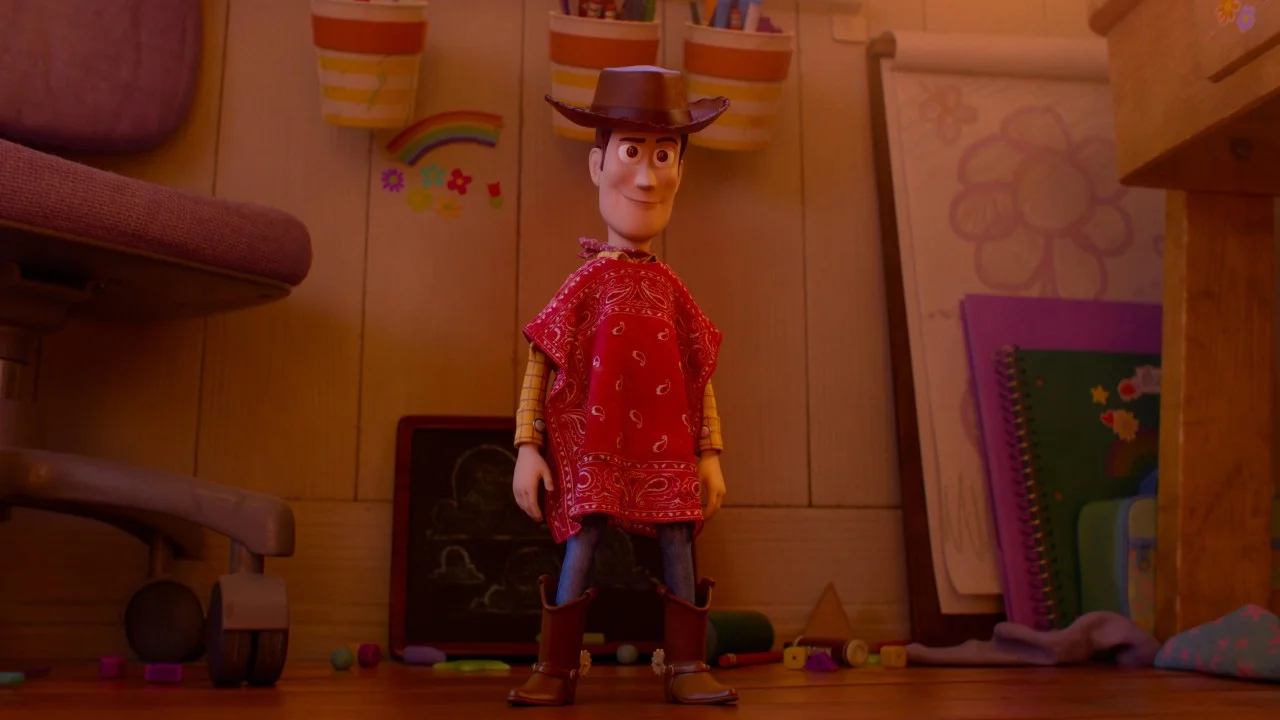 Woody seul dans une chambre dans une scène de Toy Story 5