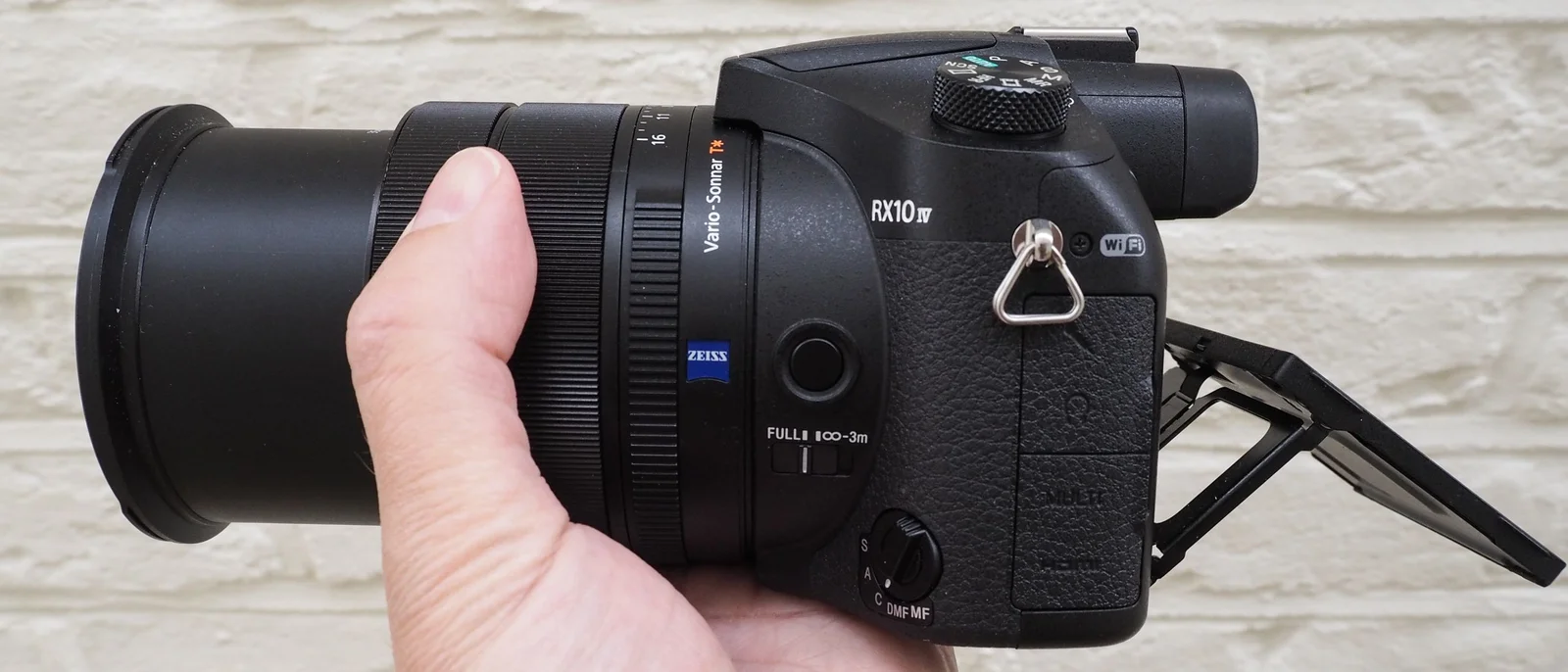 Sony ressuscite le RX10 : le bridge tout-en-un revient après presque 9 ans de silence