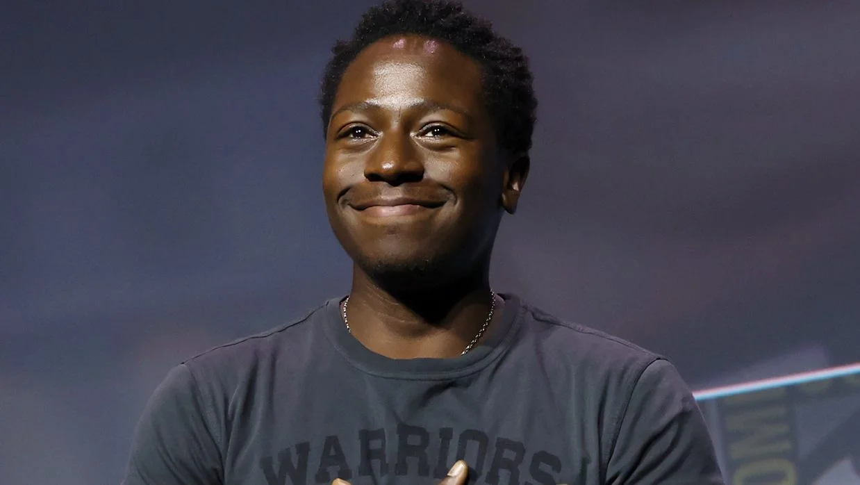 David Jonsson sur la scène du Hall H au San Diego Comic-Con 2026, au moment de l'annonce de Black Panther 3
