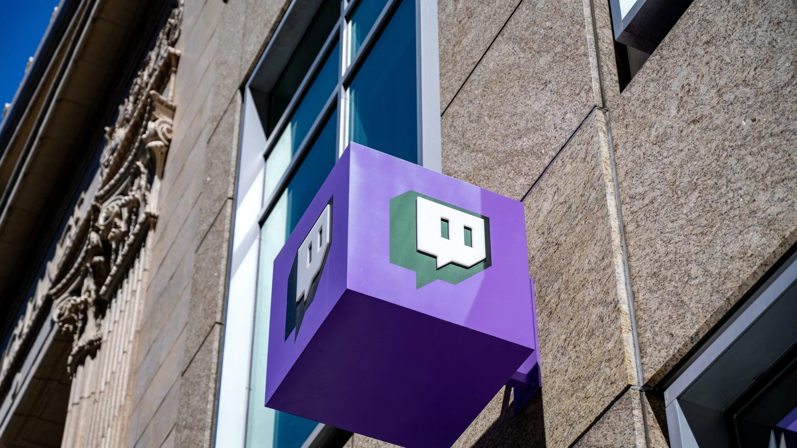 Twitch et Amazon attaqués en justice pour avoir nourri leur IA avec les streams