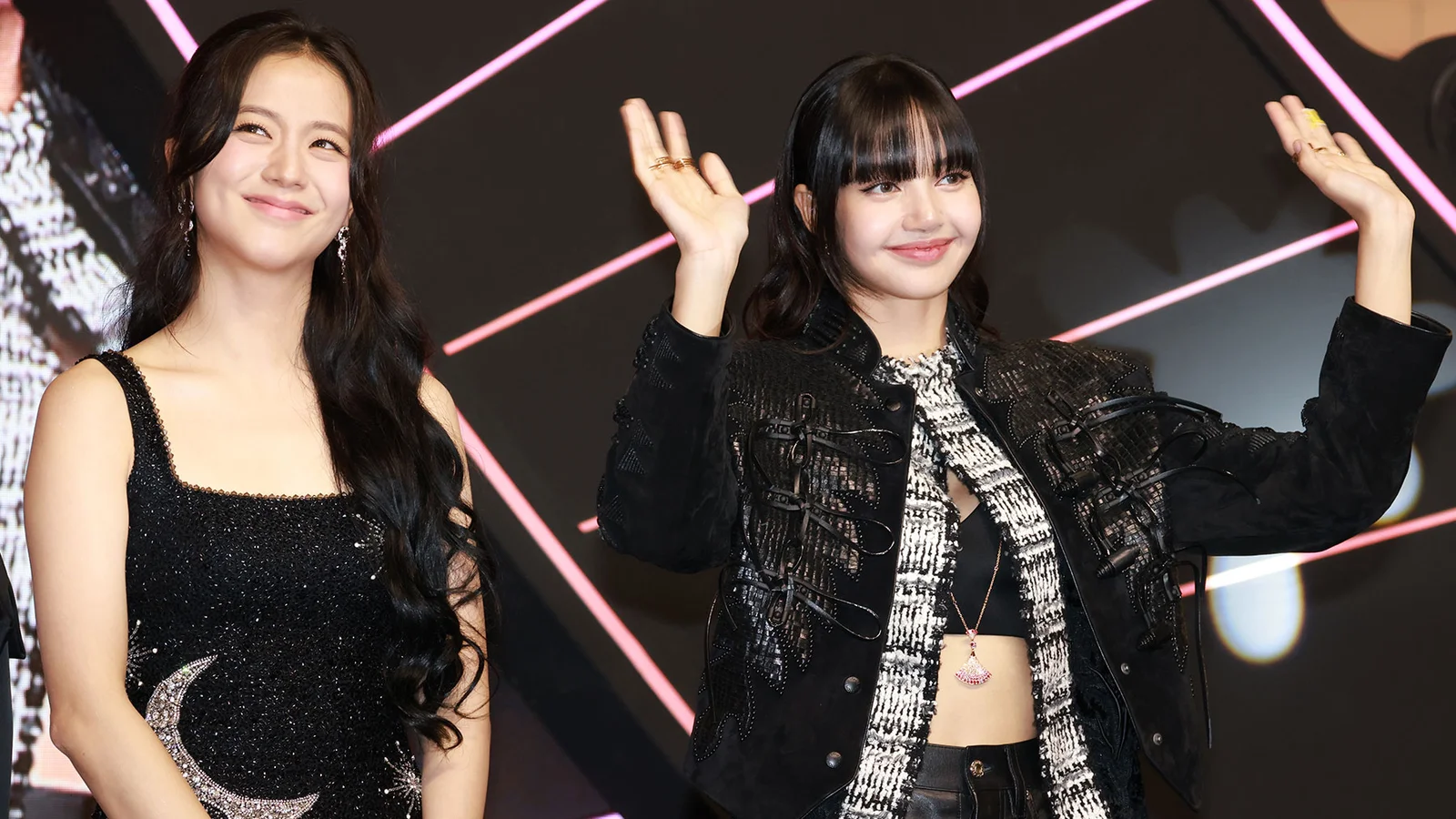 BLACKPINK en mode solo : Lisa sort « SaWaDiKa » jeudi, Jisoo enchaîne avec « CLICK » vendredi