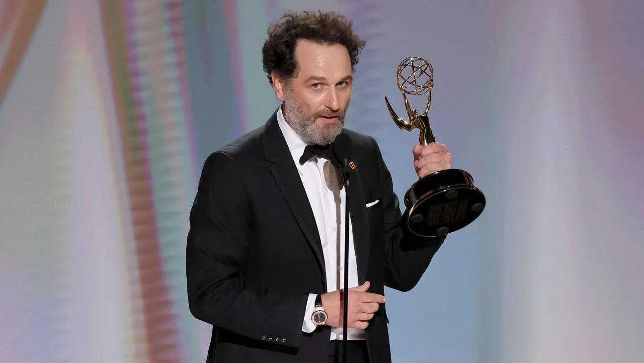 Emmys 2026 : Matthew Rhys entre dans l'histoire, Widow's Bay rafle la comédie