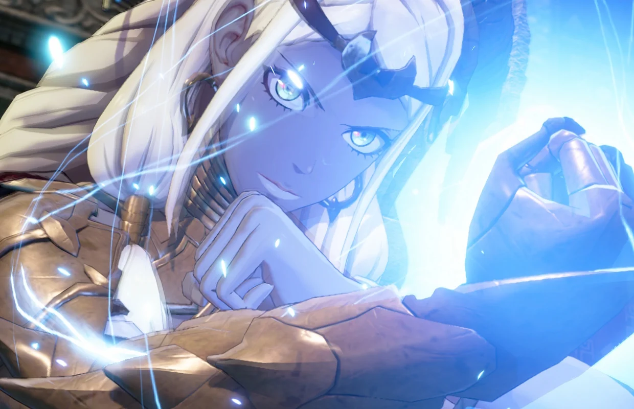 Une scène cinématique de Fire Emblem : Fortune's Weave, une guerrière aux cheveux blancs baignée de lumière bleue
