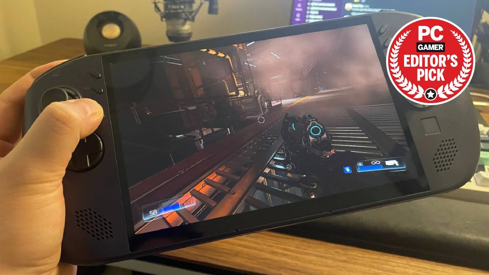 La Legion Go S SteamOS en main, élue Editor's Pick par PC Gamer