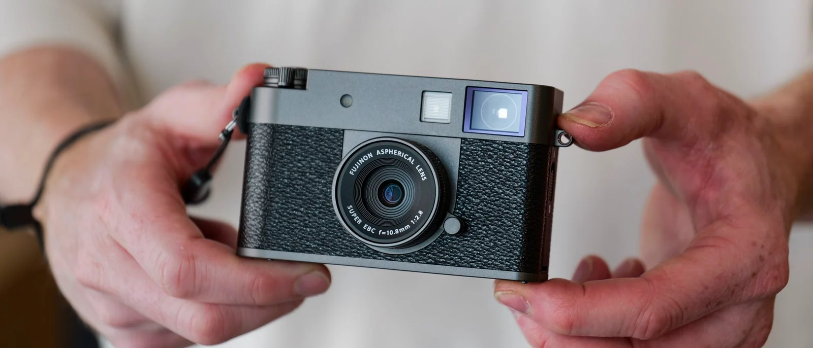 Fujifilm X half : l'appareil photo qui joue à l'argentique, pour le meilleur et pour le pire