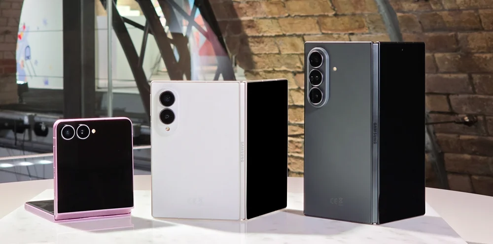Galaxy Z Flip 8, Galaxy Z Fold 8 et Galaxy Z Fold 8 Ultra côte à côte, présentés à Londres